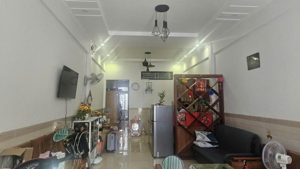 Bán nhà hẻm 388 Nguyễn Văn Cừ - Ô tô vào tận nơi, giá tốt